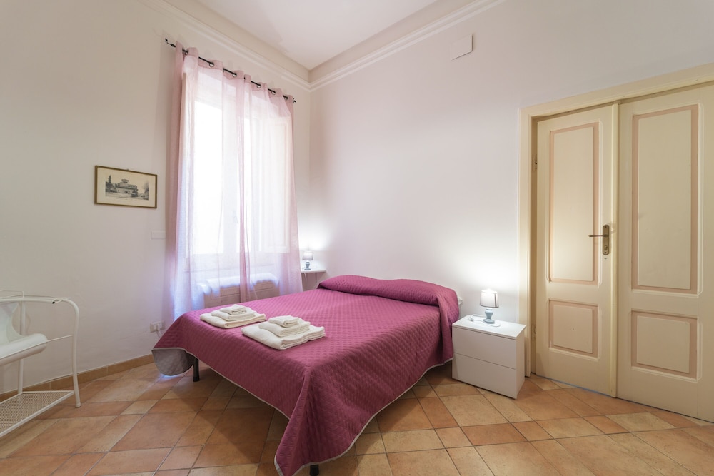 Classic Double Room, Private Bathroom, City View (Retro3) photo 1
