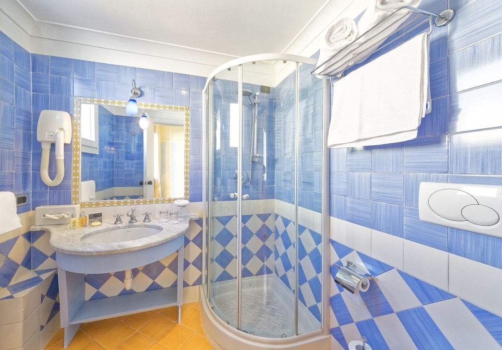 Classic Double or Twin Room, Sea View photo 3