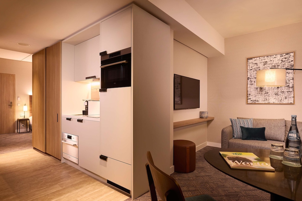 Premier Apartment thumbnail 5