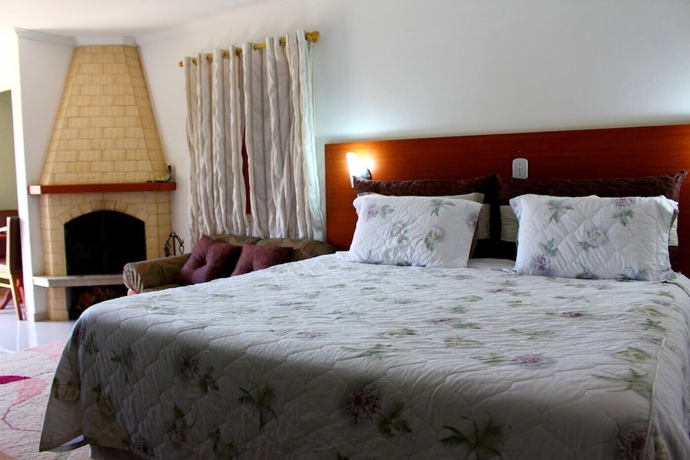 Luxury Suite, Non Smoking, Mountain View photo 1