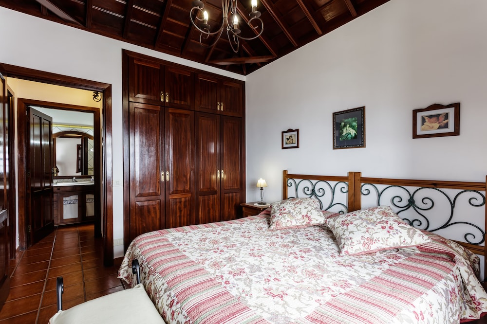 House, 2 Bedrooms, Private Pool, Oceanfront photo 3