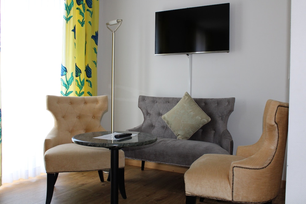Family Room photo 2