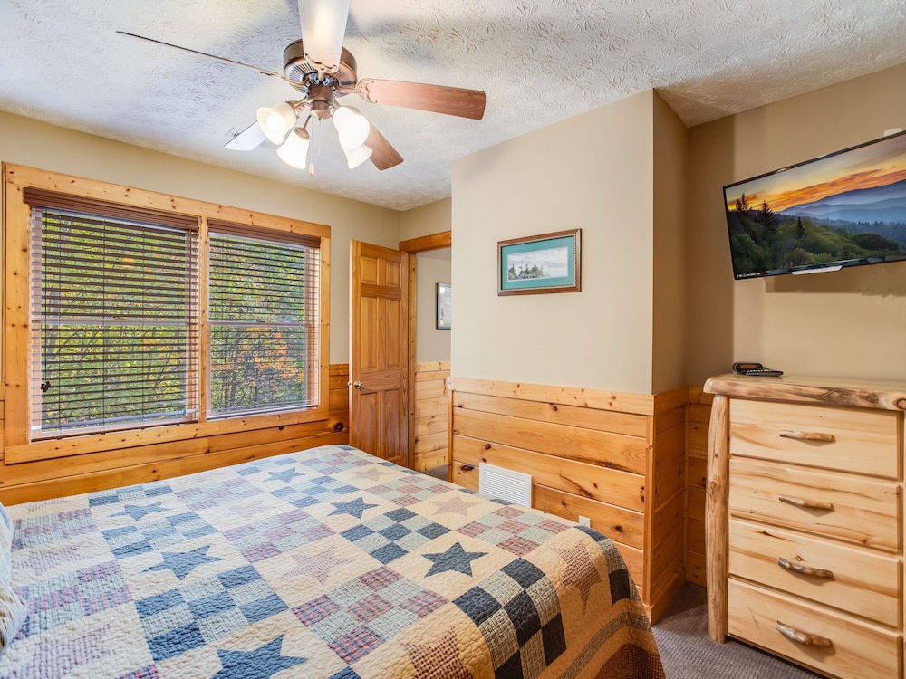 Studio (2 Bedrooms)