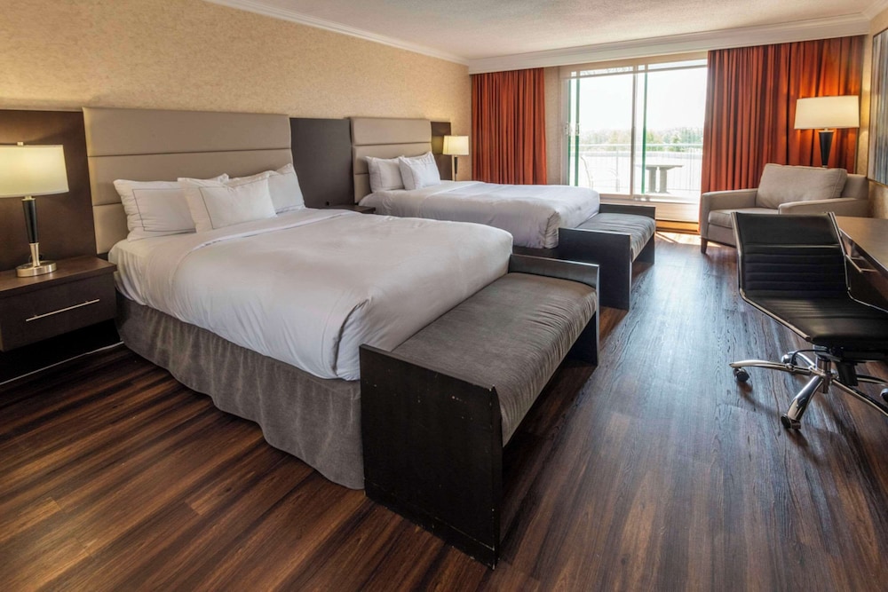 Standard Room, 2 Double Beds, Non Smoking - Photo 11