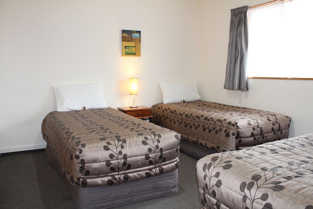 2 Bedrooms Unit 1