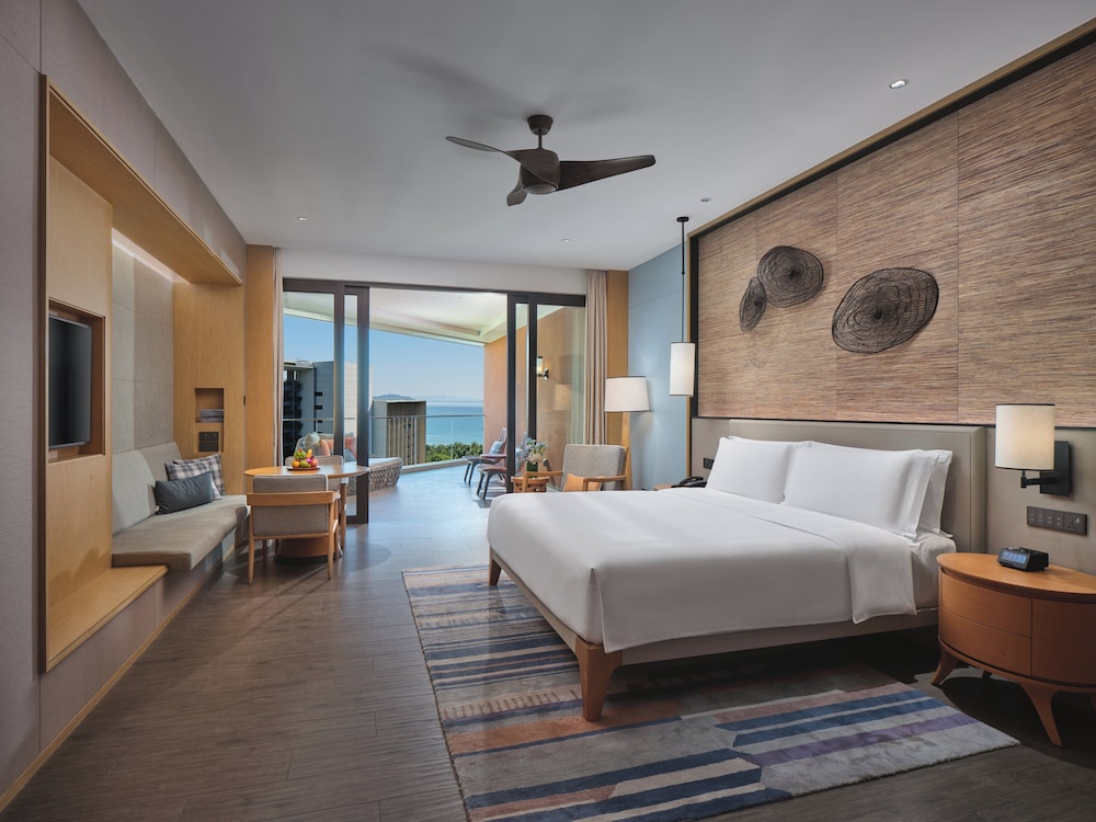 1 King Standard Oceanfront High Floor