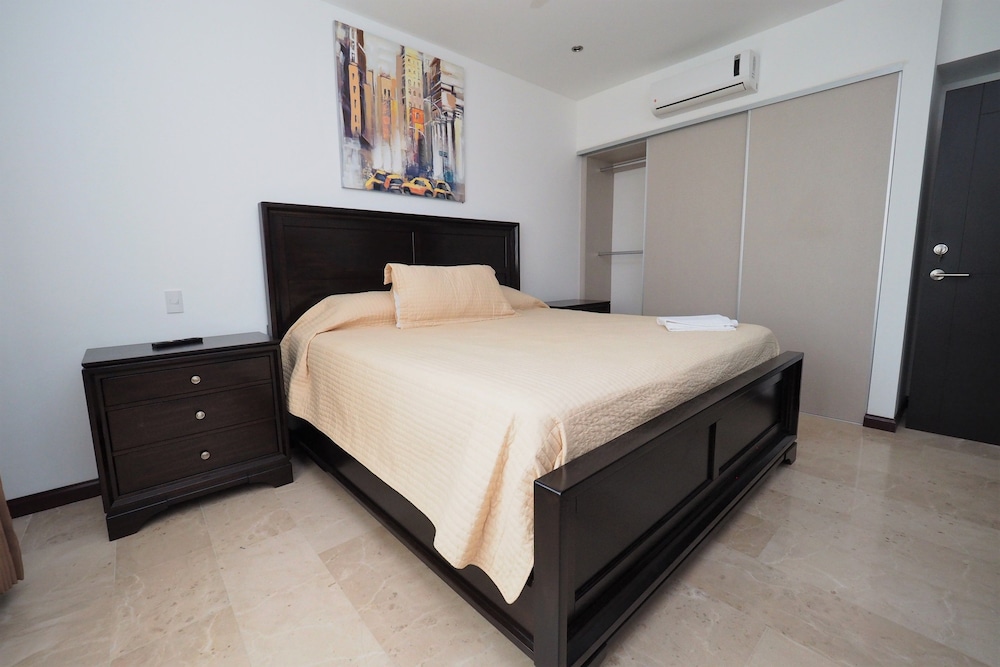 Deluxe Apartment, Multiple Bedrooms, Pool Access, Beachfront photo 3