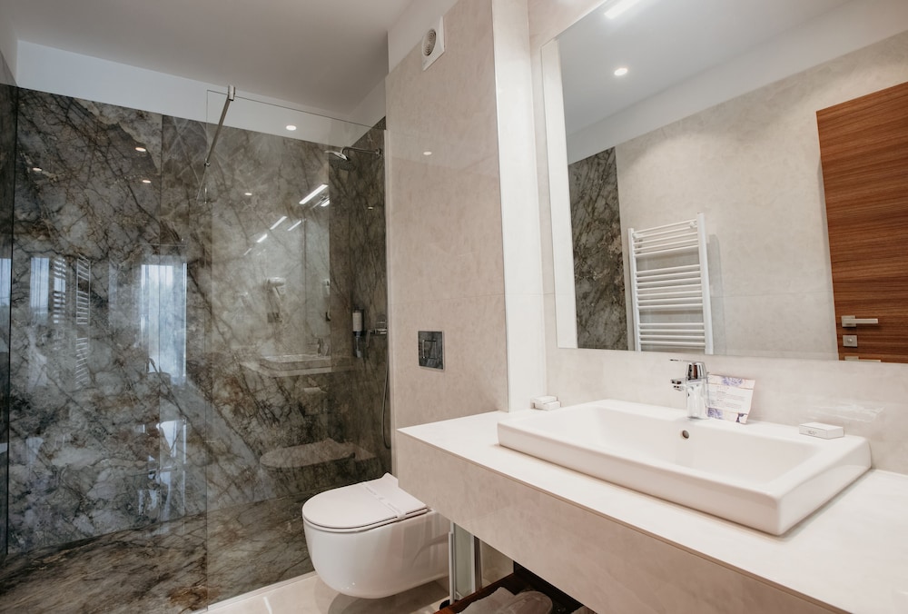 Standard Twin Room - Photo 4