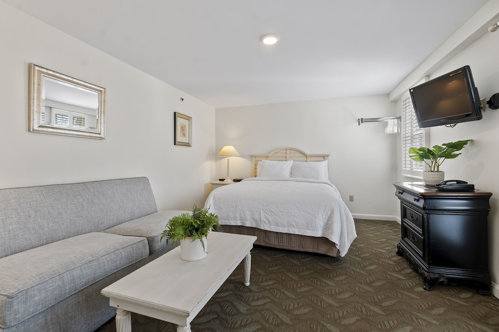 Studio, 1 Queen Bed, Kitchenette (Stairs Required) photo 2