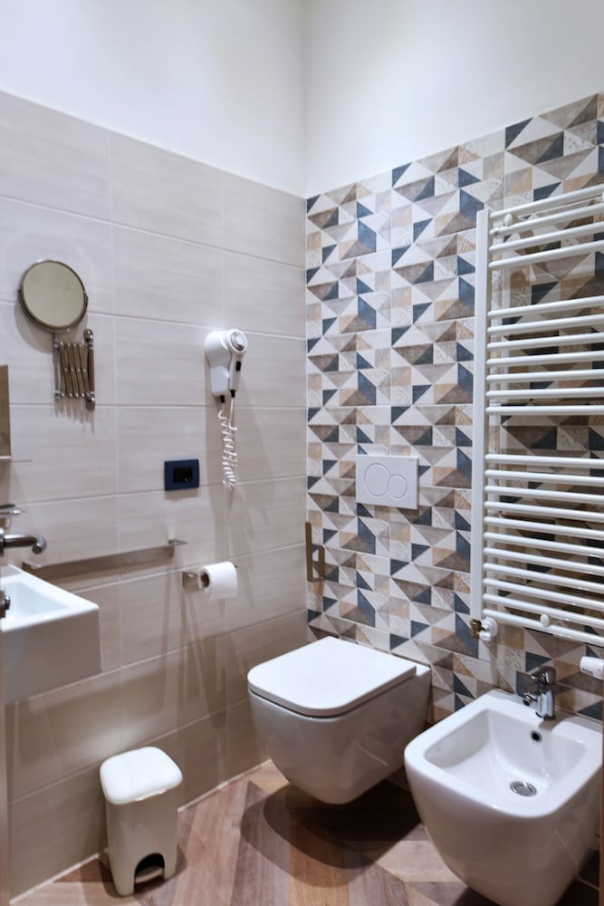 Standard Double or Twin Room - Photo 13