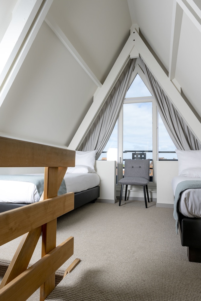Comfort Twin Room with Bath (Only Accessible by Stairs)