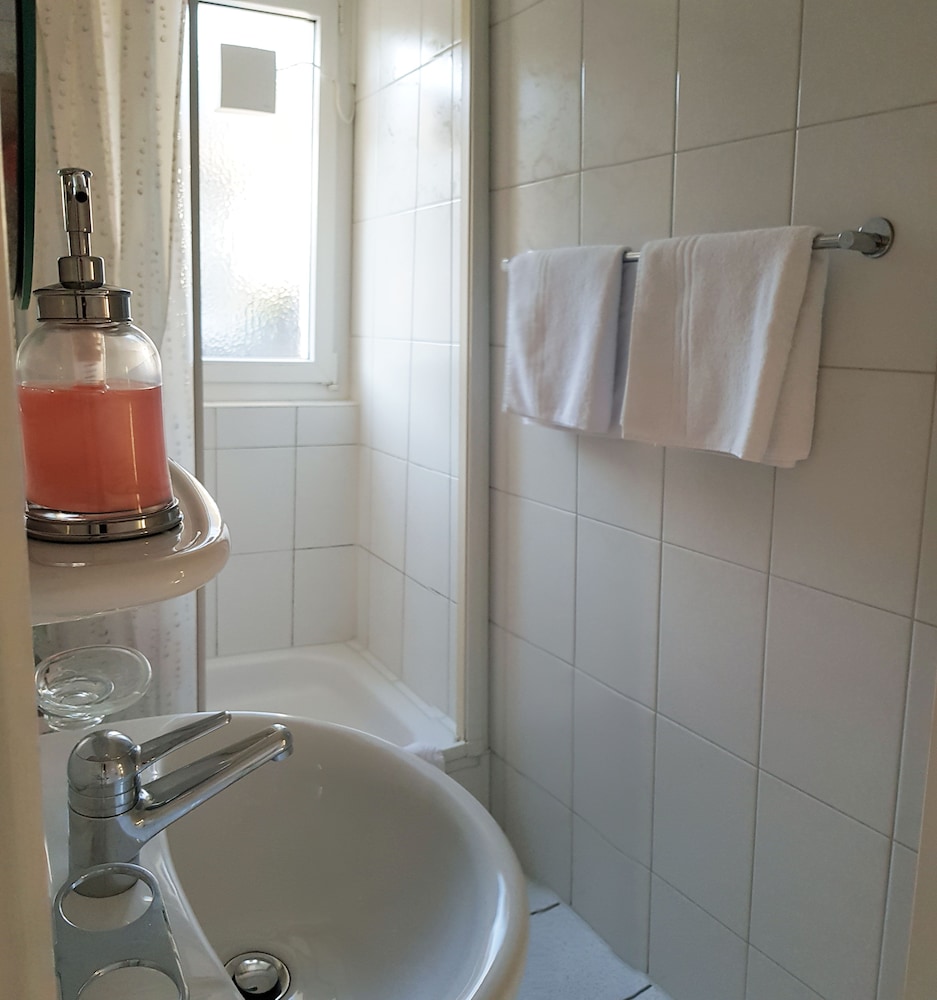 Basic Triple Room photo 2