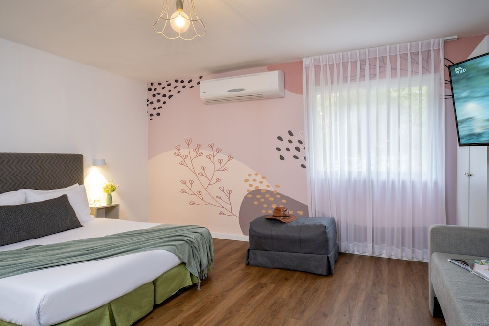 Large Family Studio - Photo 4