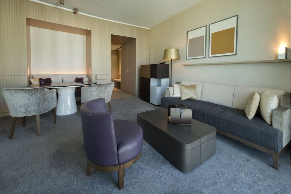 Executive Suite, 1 King Bed - Photo 10