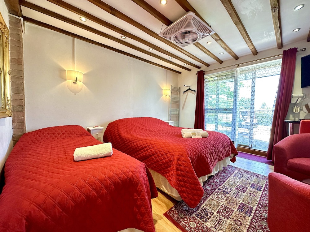 Family Triple Room, 1 Bedroom, Ensuite, Courtyard View photo 1
