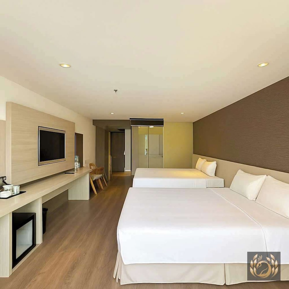 Deluxe Triple Room, Balcony, City View