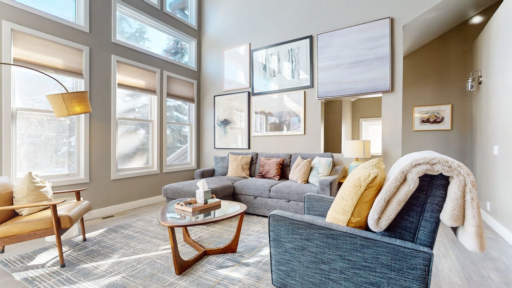 Condo, 3 Bedrooms