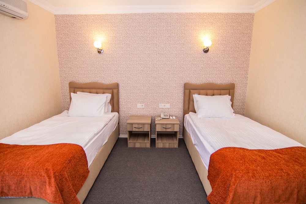 Twin Room - Photo 1