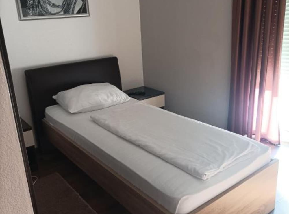 House (Single Room)