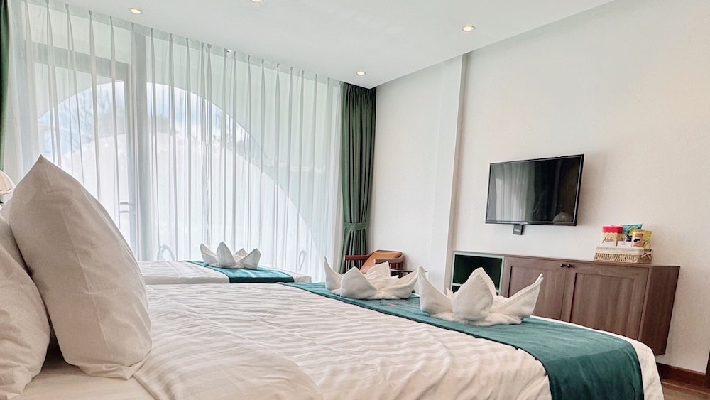 Deluxe Triple Room, Balcony, Mountain View photo 3