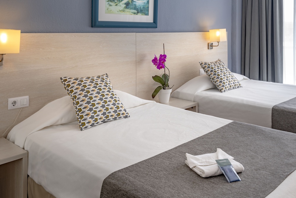 Junior Suite, Balcony (2 Adults and 1 Child) photo 2