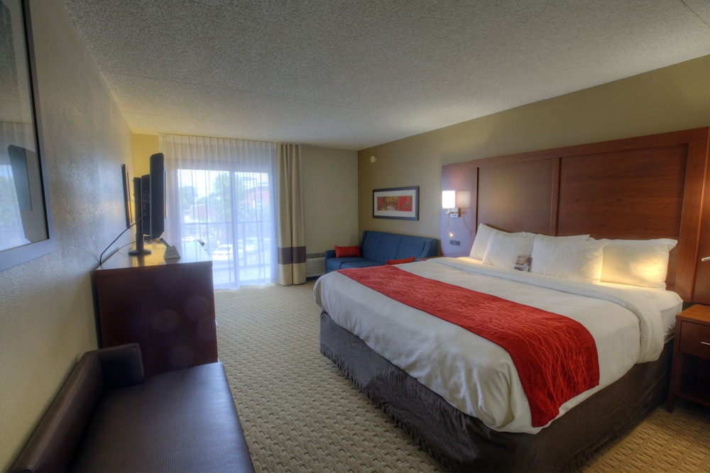 Standard Room, 1 King Bed, Non Smoking - Photo 4