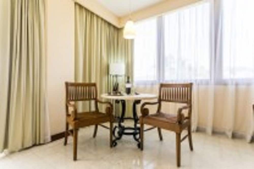 Junior Suite, 1 King Bed, Ocean View - Photo 4