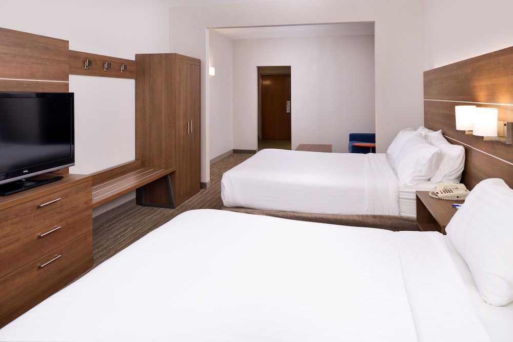 Suite, Multiple Beds (& Sofa Bed) - Photo 7