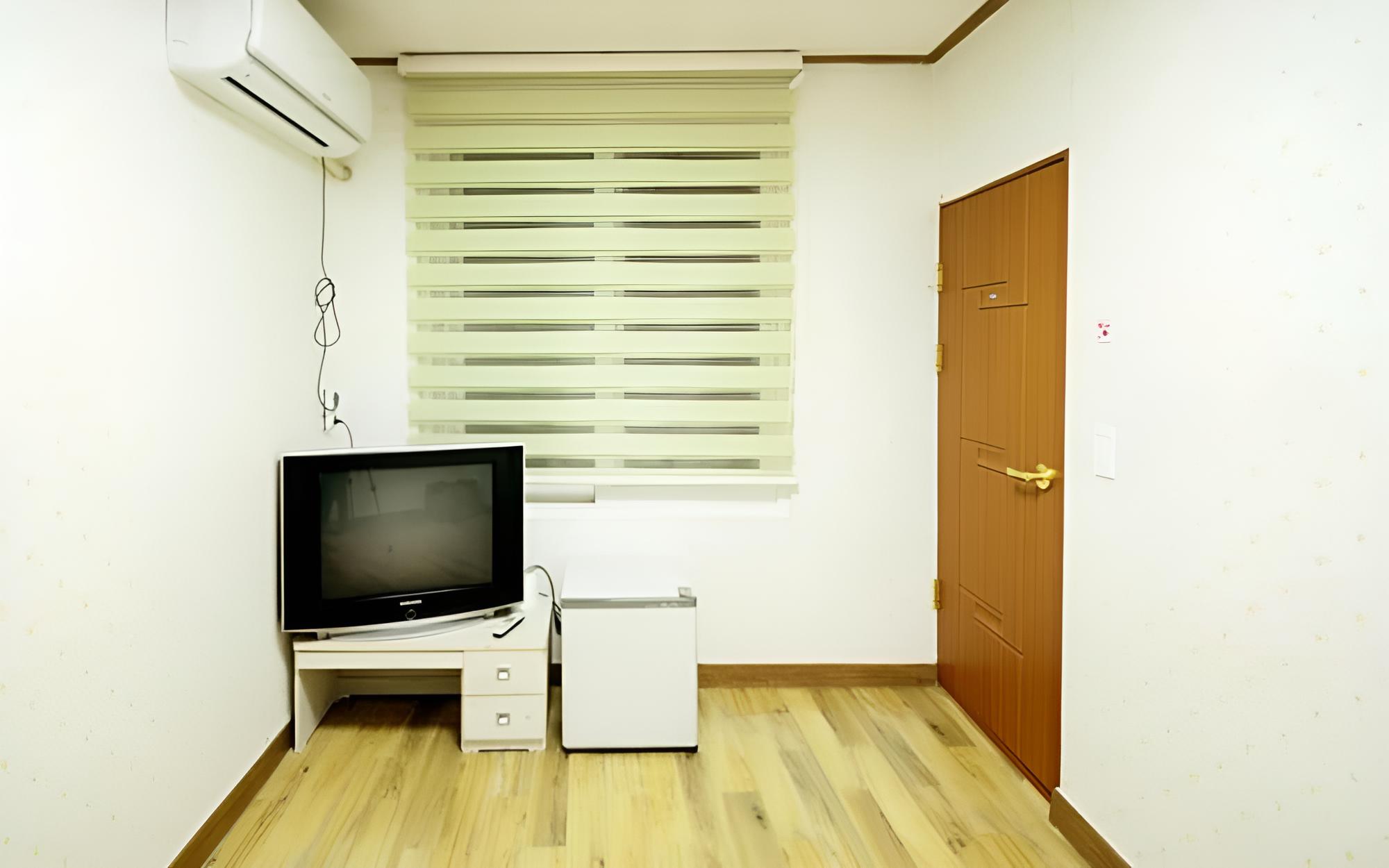 Room (Sun moon stars living room (Group) 2F) - Photo 6
