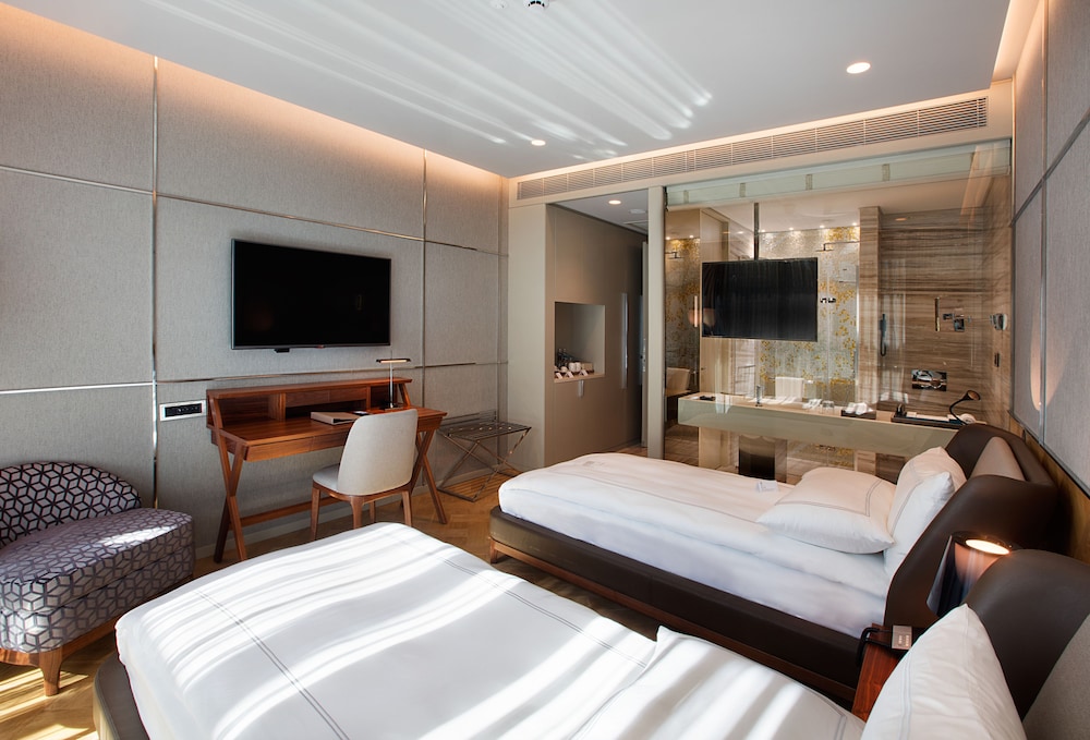 Deluxe Twin Room photo 3