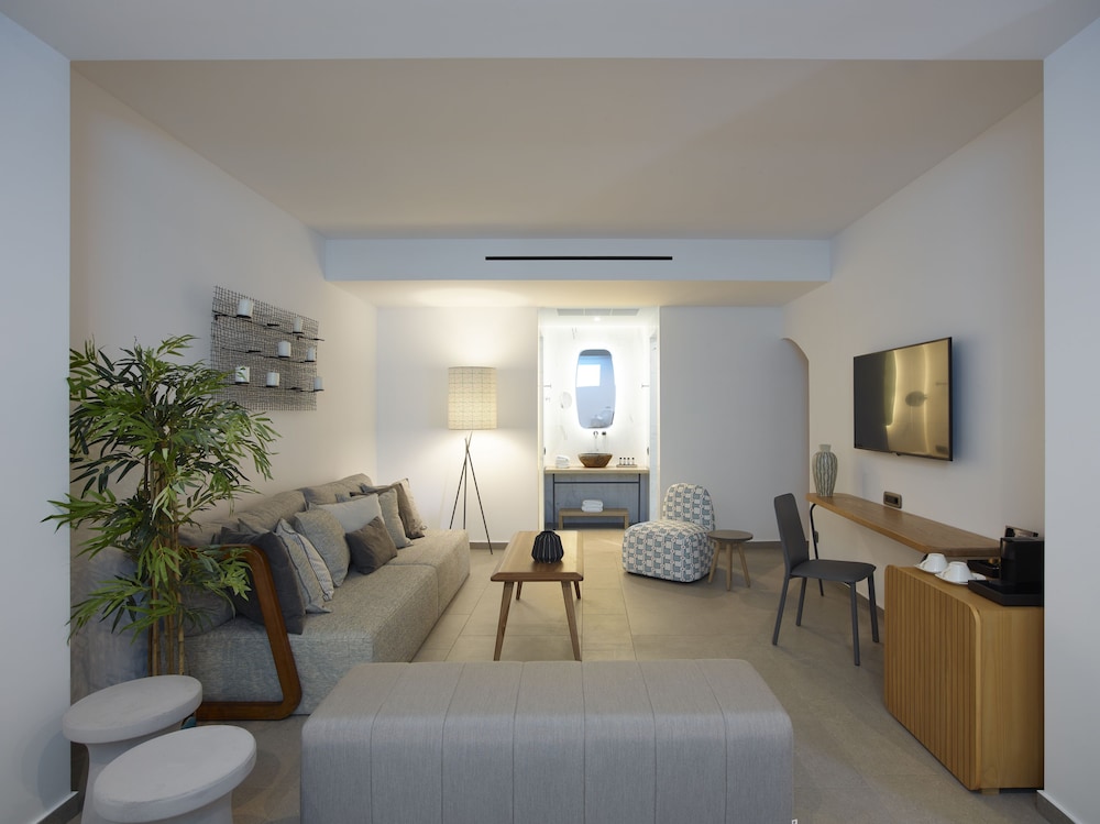 Prestige 3-Bedroom Family Pool Suite Sea View - Photo 5