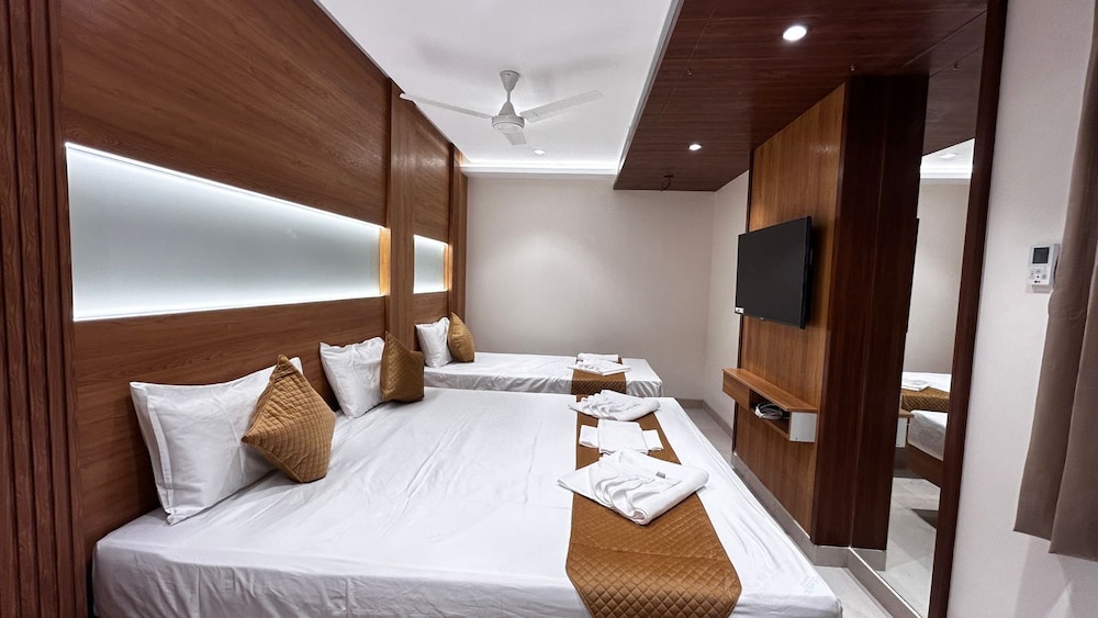 Premium Triple Room, City View
