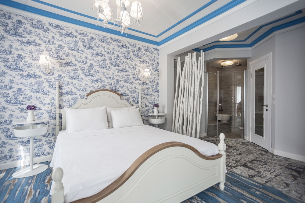 Deluxe Double Room, Private Bathroom, Garden View