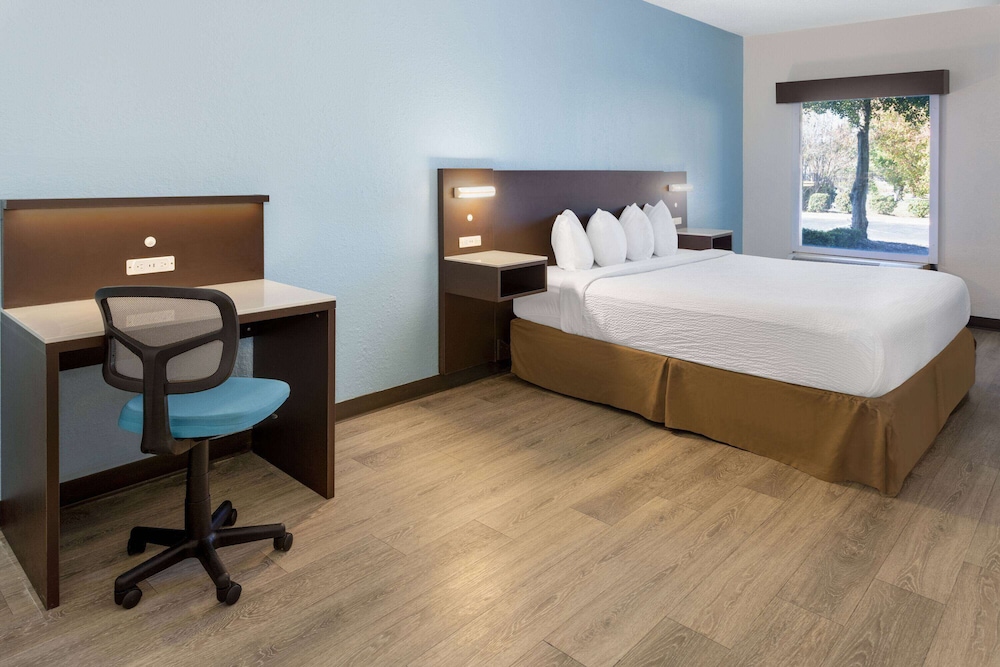 Suite, Accessible - Photo 2