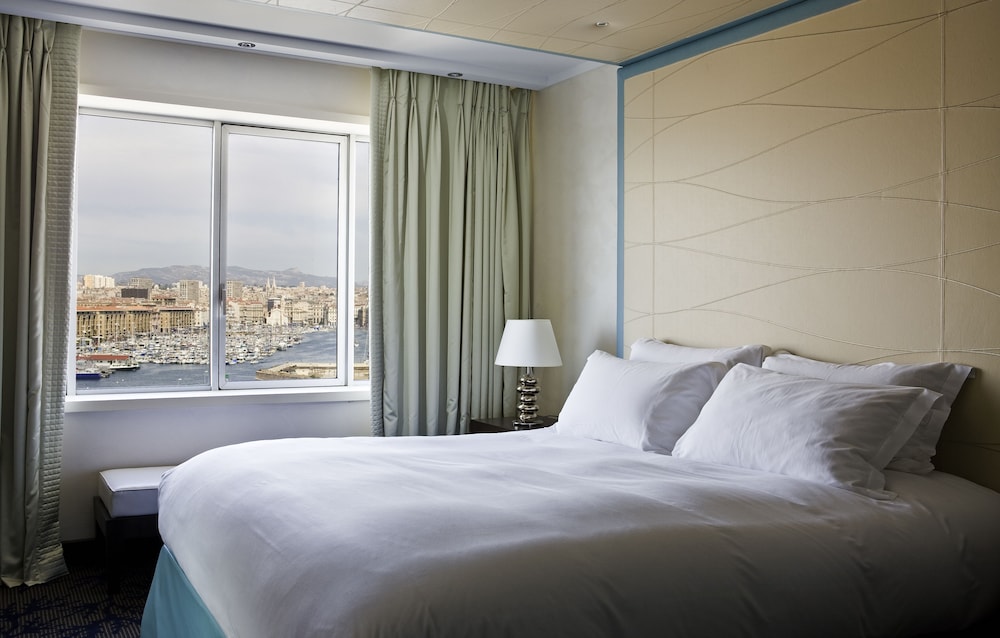 Luxury Room, 1 King Bed (Old Port View, Spa and Gym Access) photo 3