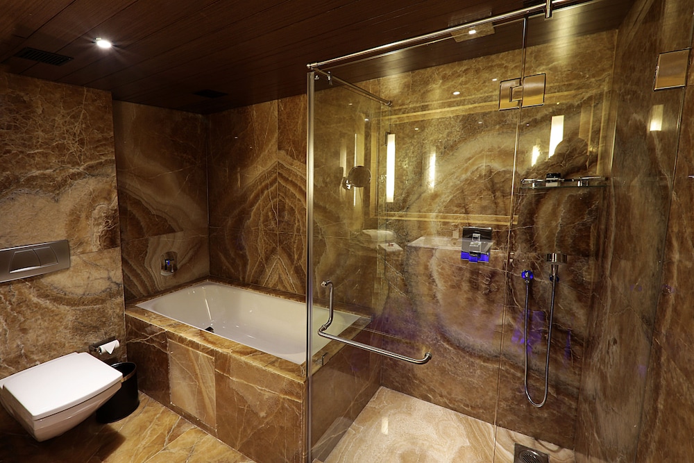 Venus Premier Suite with Bath Tub - King Bed photo 3