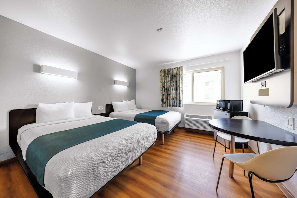 Standard Room, 2 Double Beds, Non Smoking - Photo 2