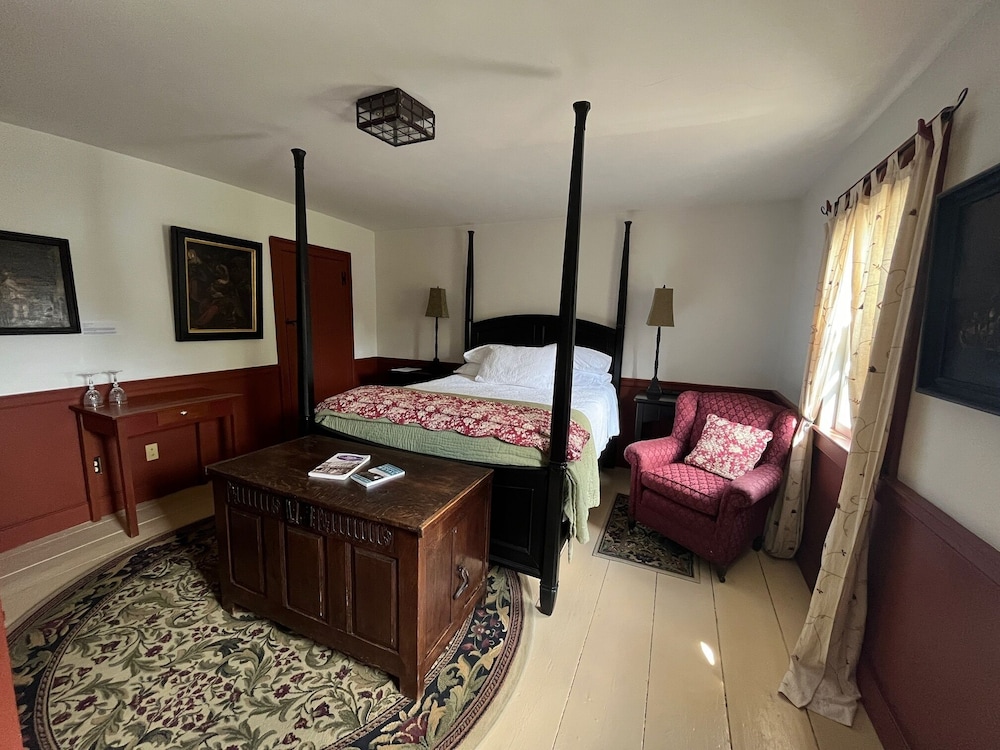 Deluxe Double Room, 1 Queen Bed, Private Bathroom, Garden View