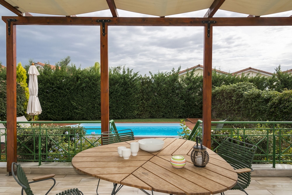 Villa photo 2