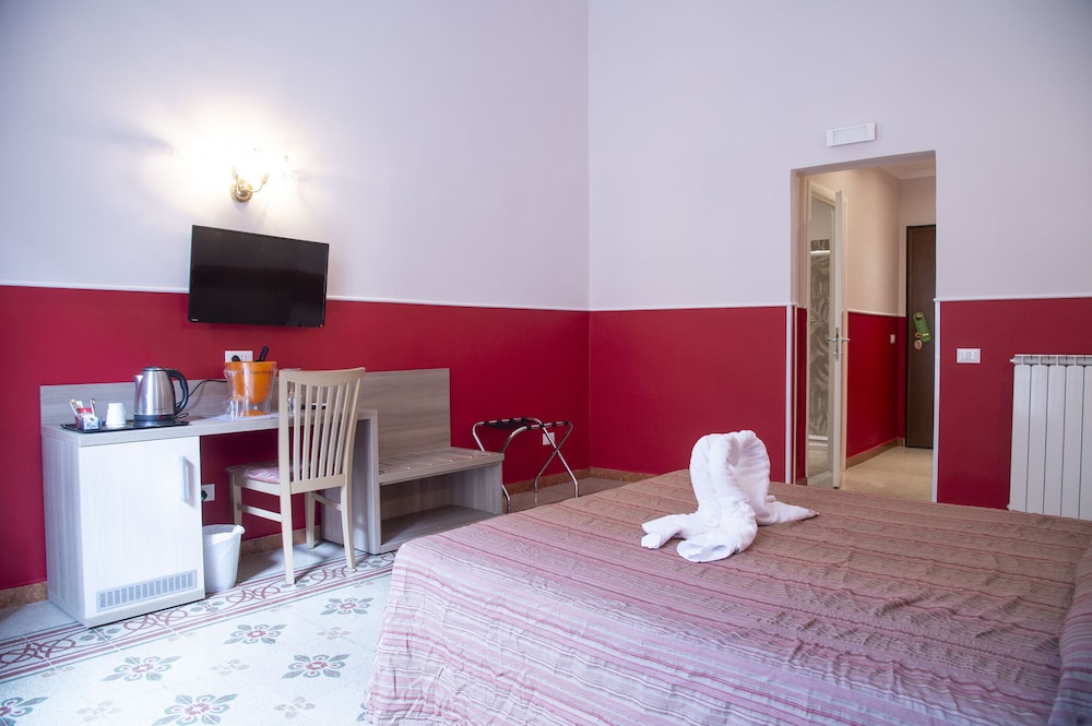 Deluxe Double or Twin Room, 1 Bedroom, Smoking, Ensuite photo 3