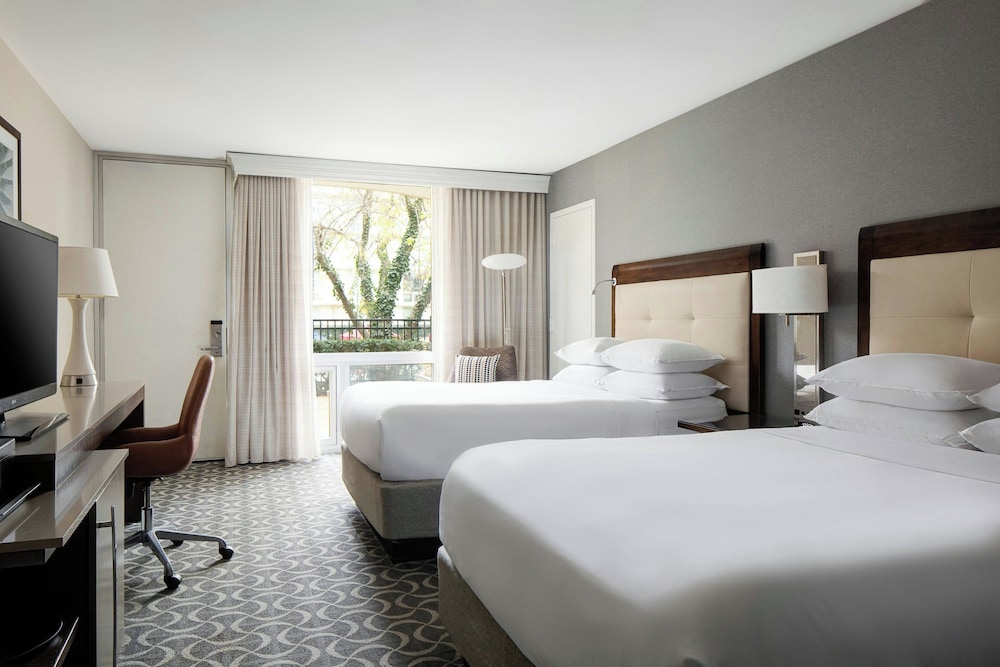 Standard Room, 2 Double Beds (Hearing Accessible) - Photo 4