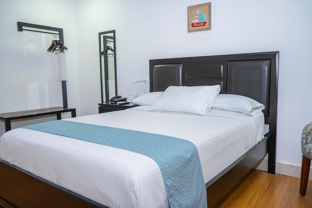 Superior Room, 1 Queen Bed photo 1