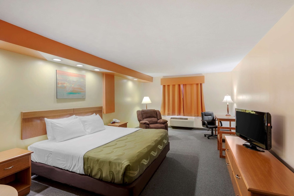Standard Room, 1 King Bed, Non Smoking photo 1
