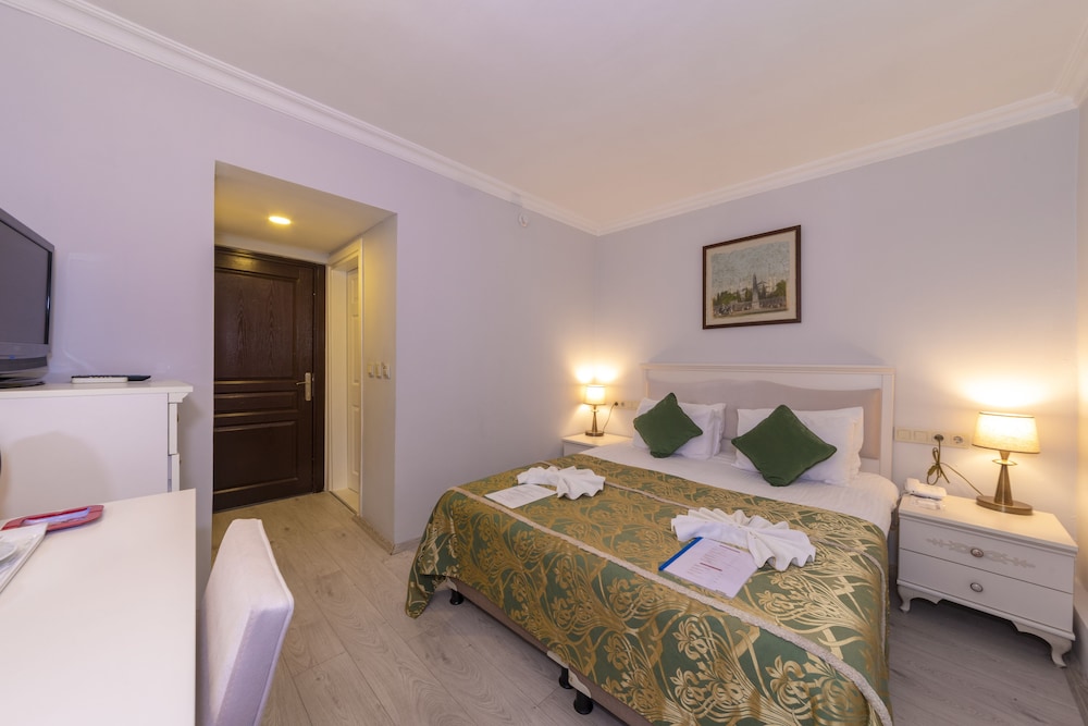Economy Double or Twin Room on the Basement Floor - No View photo 1