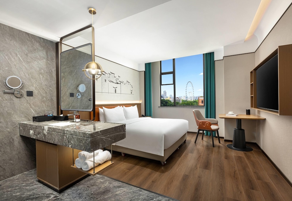 Superior Room, 1 King Bed, Smoking photo 1