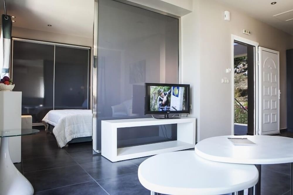 Deluxe Suite, 1 Bedroom, Sea View photo 3