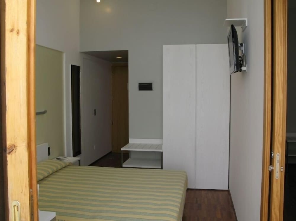 Classic Double or Twin Room photo 3
