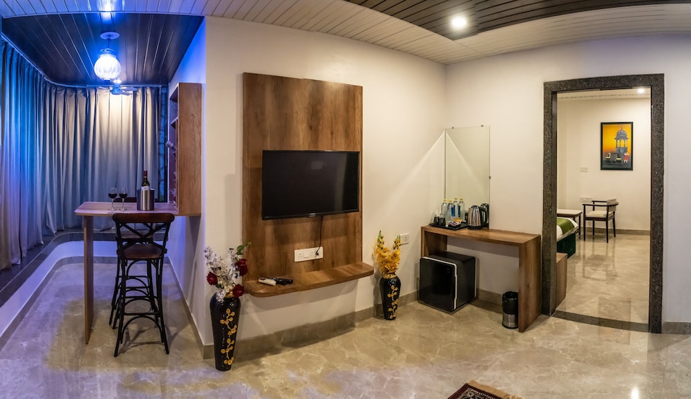 Executive Room - Photo 12