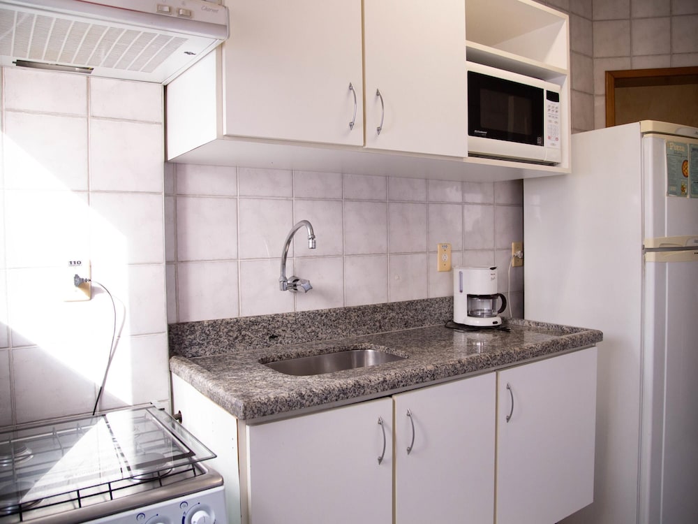 One-Bedroom Apartment with Kitchen thumbnail 6