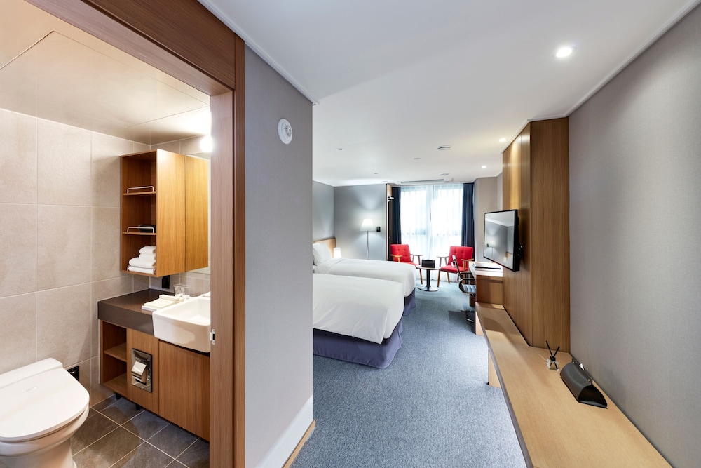 Standard Twin Room, 2 Twin Beds - Photo 4